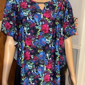 Floral Keyhole Flutter Sleeve Top in Multicolor